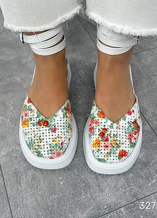 Чарівні жіночі босонвжки в квітковий принт перфорація