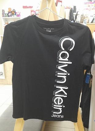 Футболка calvin klein 
8 років.  оригінал