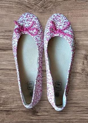 Легкие летние балетки