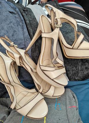 Новые босоножки распродаж
