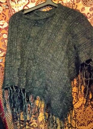 Махеровый пончо теплий невеликий