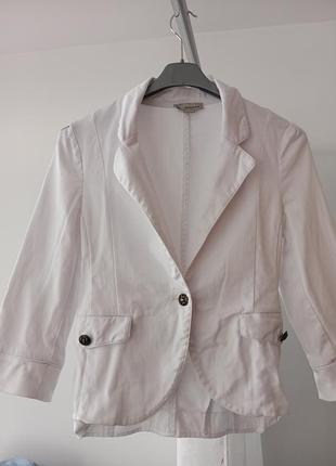 Белый пиджак на девочку 11-12роков