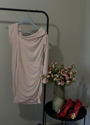 Платье на одно плечо