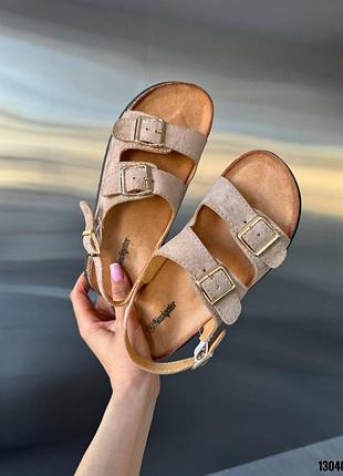 Босоніжки сандалі з пряжками ремінцями бежеві нюд замш