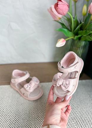 Ніжні дитячі босоніжки