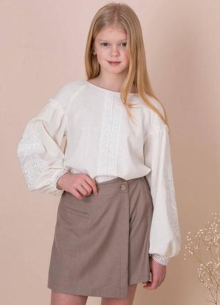 Класична вишиванка для дівчинки