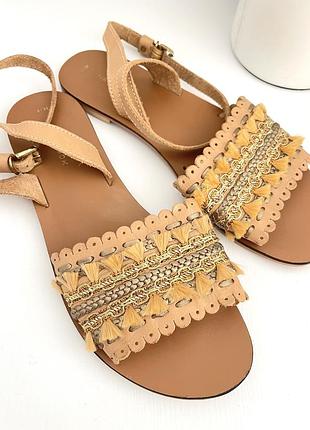 Шкіряні босоніжки тілесного кольору new look, розмір 39