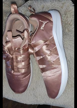 Кроссовки женские