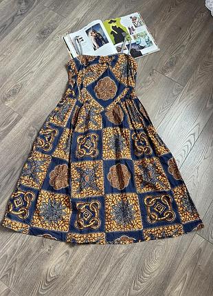 Стильний жіночий сарафан в міді довжині