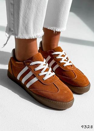 Коричневі руді натуральні замшеві кросівки кеди з білими смужками кемел