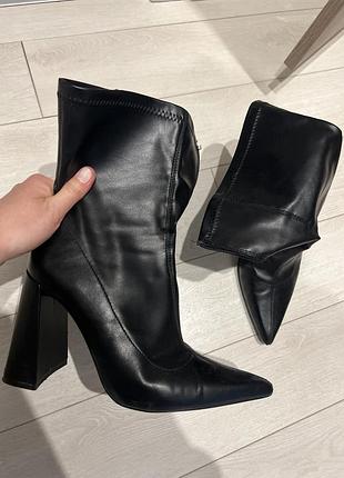 Zara ботфорди чулки чорні короткі замочок каблуки