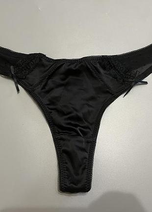 Сатінові трусики стрінги