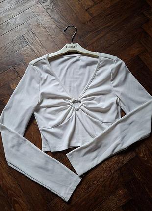 Трендовая кофточка в рубчик с вырезом сердечко