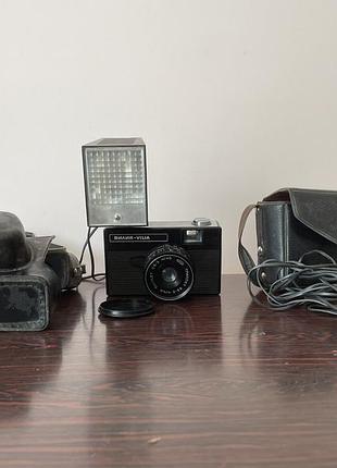 Фотоапарат із спалахом