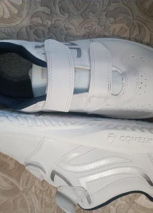 Кроссовки новые