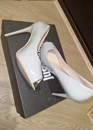 Туфли 39 размер на шпильке