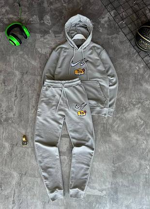 Стильний костюм