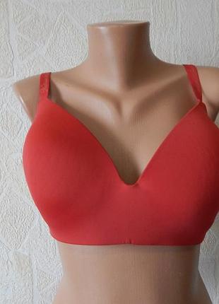 Бюстгальтер з м’якою чашкою на пишні груди