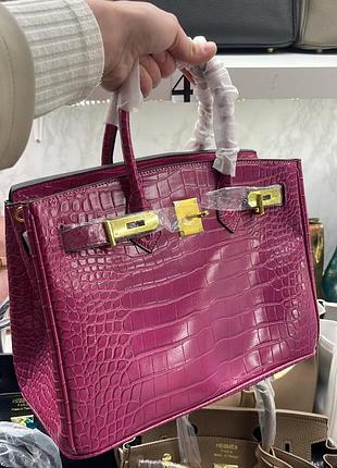 Шкіряні сумки в різних кольорах та матеріалах