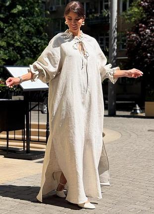 Белое платье макси оверсайз с длинными рукавами-фонариками и разрезами в стиле бохо из льна