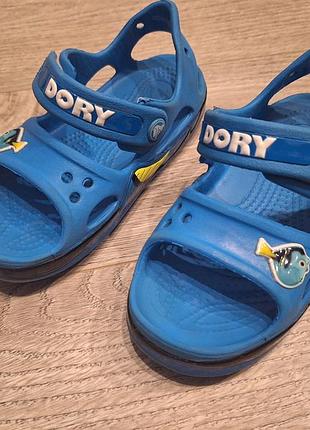 Босоножки фирмы crocs