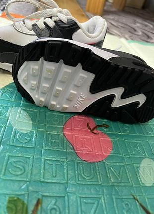 Кросівки нові, ні разу не одягалися, розмір 21-22,довжина 12 см