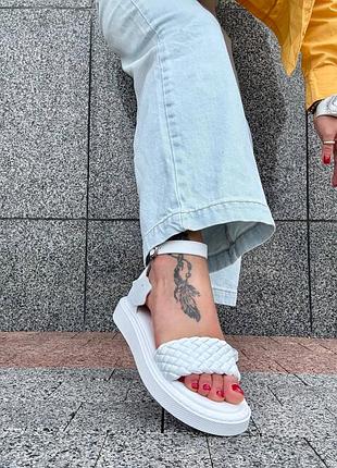 Натуральные кожаные белые босоножки на утолщенной подошве