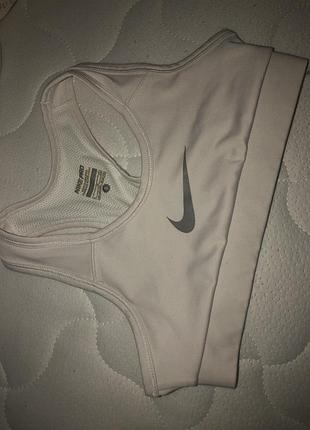 Топ спортивний nike