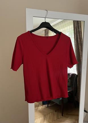 Червона футболка/блузка, з вирізом