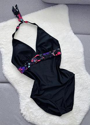 Суцільний купальник