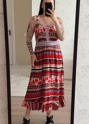 Шикарное вискозное платье в цветы миди вышивка