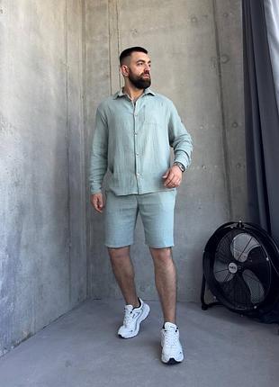 Мужской льняной летний костюм шорты на резинке и рубашка с регулируемыми рукавами оливковый