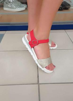 Ликвидационный распродаж 🤑 красивые босоножки на небольшой танкеточке очень удобные