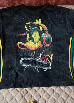 Коттоновая футболка с ярким принтом и лампасами, оверсайз.