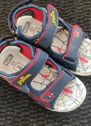 Детские босоножки