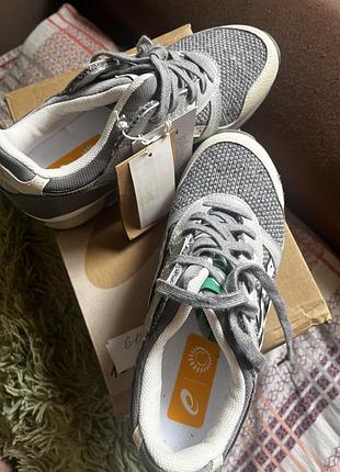 Оригінальні кросівки від asics