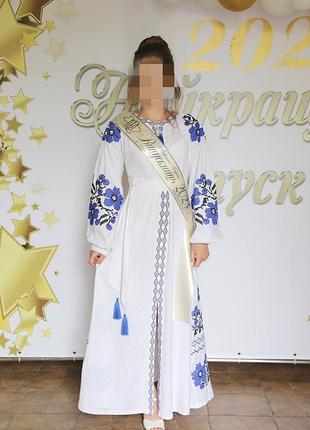 Лляна сукня з вишивкою