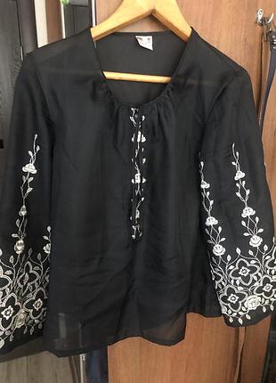 Вишита блуза