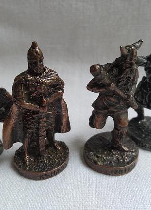 Винтажные игрушечные фигурки металл, воины, викинги, 4 шт, номерные.