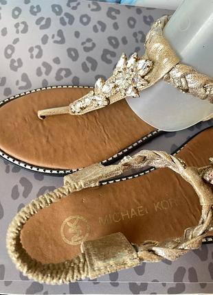 Літні шльопки,сланці,michael kors turkey,с  з каменями спереду,фіксація між  пальцями плетена золотиста шкіра 37р