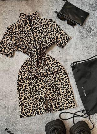 Женский стильный леопардовый комбинезон