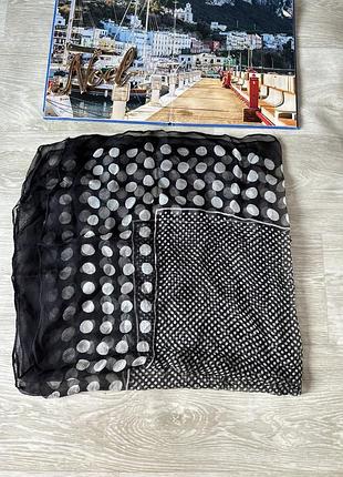 Тонкий платок в горох