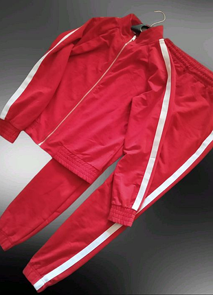 Спортивний жіночий костюм