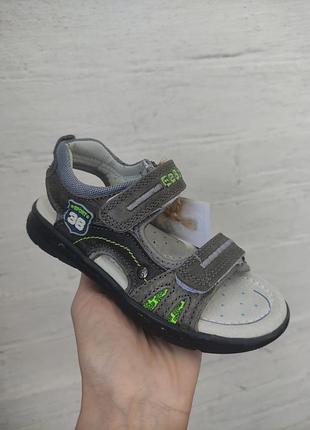 Шкіряні босоніжки 28 = 18 см