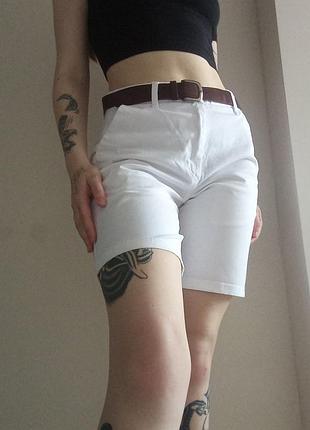 Женские белые шорты