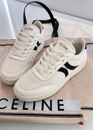 Кросівки жіночі