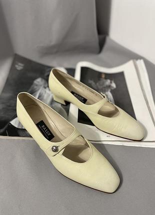 Балетки човники на каблуку bally
