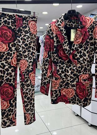 Брючный костюм в розах, туреченица люкс качество, бренд папарацци.