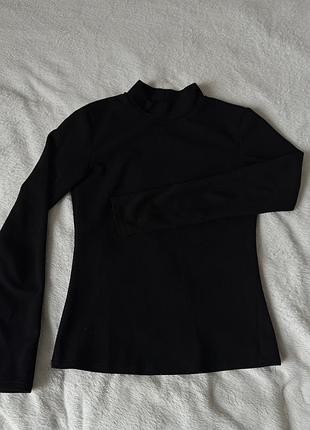 Чорна базова водолазка без декору