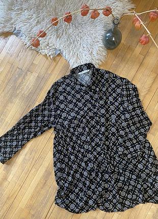 Цікава чорна сорочка із золотими елементами великого розміру zara